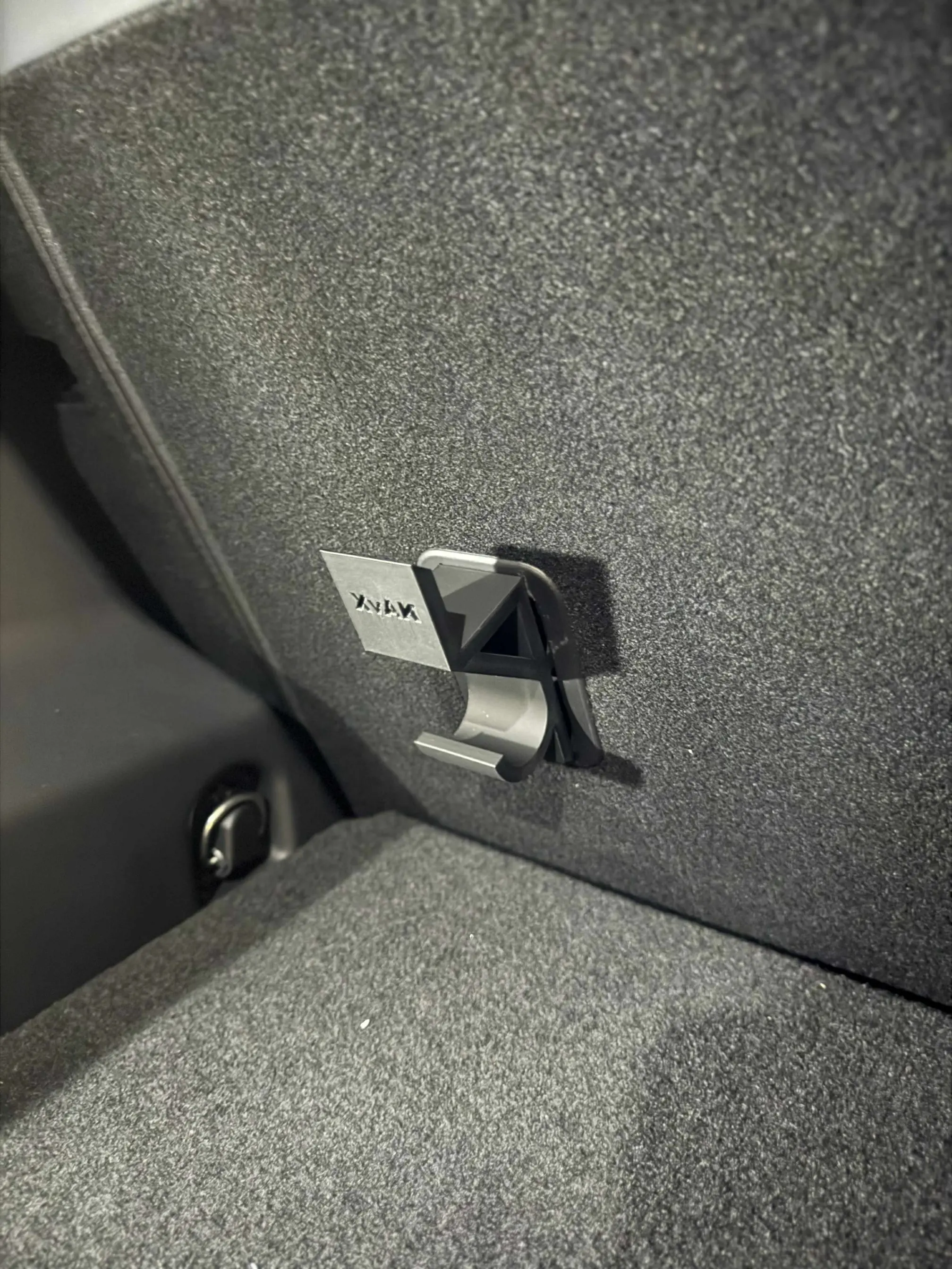 Uchwyt do rolety bagażnika Jaecoo J7 - szczegóły